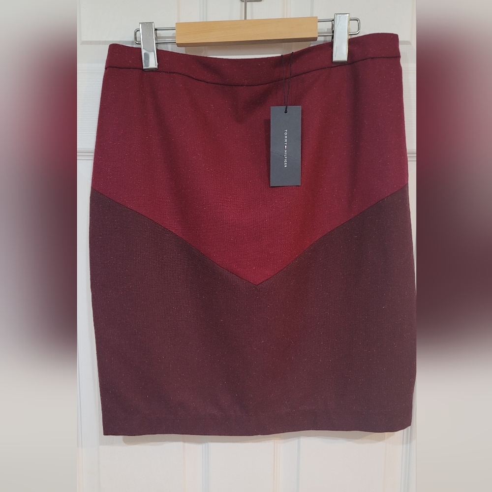 Tommy Hilfiger Elegant Burgundy Skirt